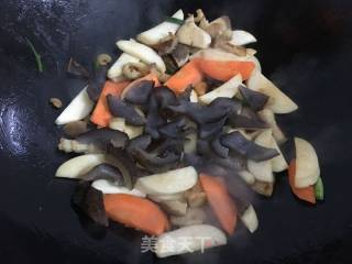 杏鲍菇焖海参的做法步骤：7