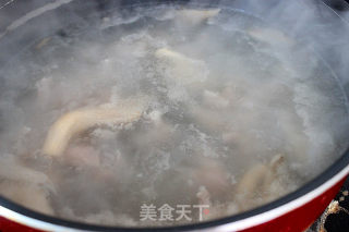 【每日新品】家常桂林米粉汤的做法步骤：5