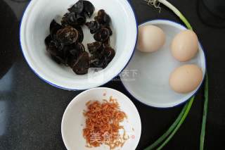 木耳虾米蛋羹的做法步骤：1