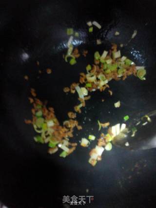 鸡蛋虾米炒西葫芦的做法步骤：4