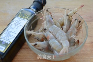 橄榄油黑椒煎大虾的做法步骤：1