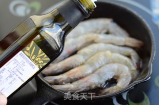 橄榄油黑椒煎大虾的做法步骤：3