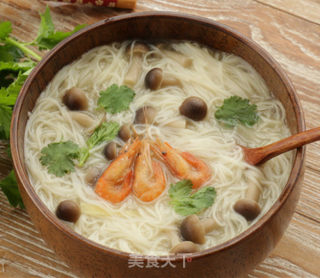 让一碗好汤来安慰秋日枯肠【虾米蘑菇面】的做法步骤：5