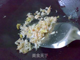 包菜木耳炒虾米的做法步骤：2
