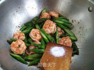 大虾烧芦笋的做法步骤：9