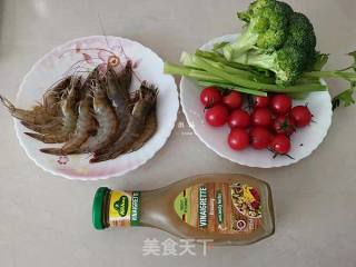 虾仁蔬菜沙拉的做法步骤：1