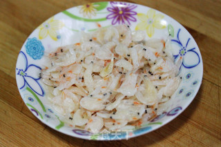 南瓜炒虾米的做法步骤：2