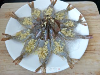 蒜蓉粉丝蒸虾的做法步骤：11