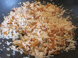 鸡蛋虾米生菜炒饭的做法步骤：7