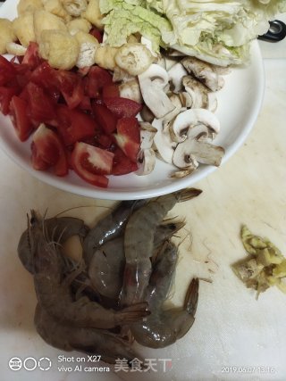 蘑菇鲜虾汤的做法步骤：1