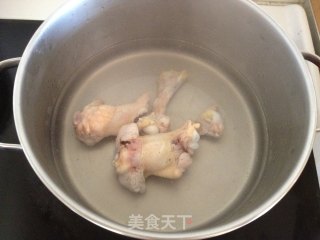 “山珍海味”——蒲公英虾米鸡汤的做法步骤：1