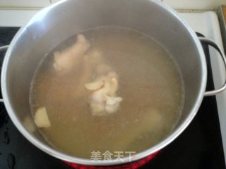 “山珍海味”——蒲公英虾米鸡汤的做法步骤：2