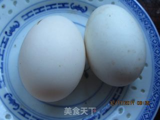 蒜苗虾米煎鸭蛋的做法步骤：1
