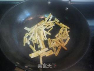 竹笋虾米蛋汤的做法步骤：2