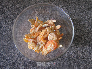 虾米炒荷豆的做法步骤：1