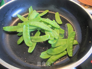 虾米炒荷豆的做法步骤：3