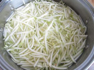 葫芦瓜虾米蒸饺的做法步骤：1