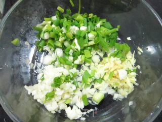 葫芦瓜虾米蒸饺的做法步骤：2