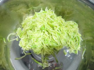 葫芦瓜虾米蒸饺的做法步骤：3