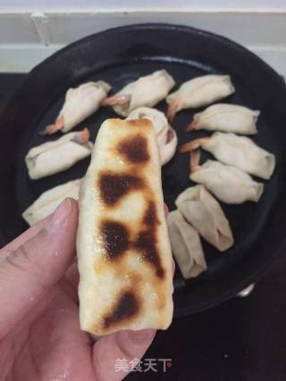 鲜虾煎饺的做法步骤：7