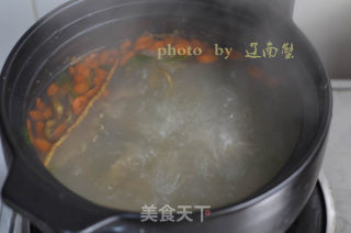 酸汤饺子皮，开胃又暖身，冬天吃特别美的做法步骤：1