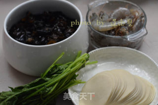 酸汤饺子皮，开胃又暖身，冬天吃特别美的做法步骤：2