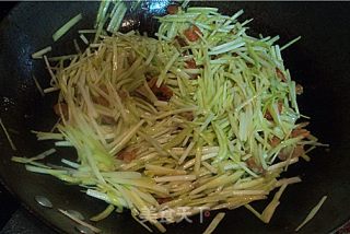 韭黄炒虾米的做法步骤：4
