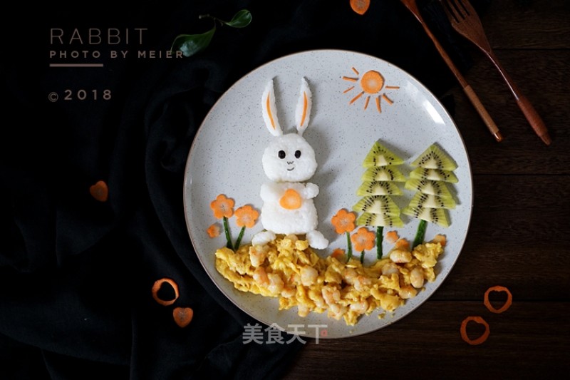 小兔子咖喱虾仁鸡蛋饭的做法