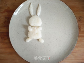 小兔子咖喱虾仁鸡蛋饭的做法步骤：4