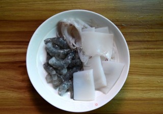 海鲜泡菜煎饼的做法步骤：2