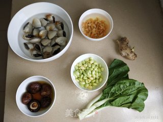 车螺虾米香菇砂锅粥的做法步骤：1