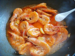 蒜香油焖虾的做法步骤：11