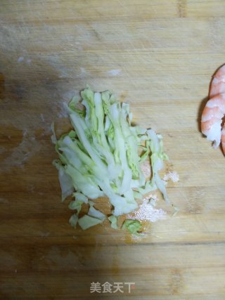 鲜虾吐司卷的做法步骤：3