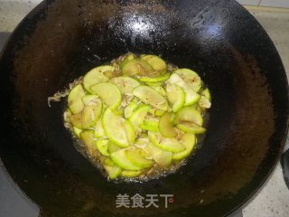 西葫芦炒虾米的做法步骤：7