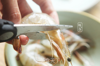 翡翠虾仁蒸蛋的做法步骤：2