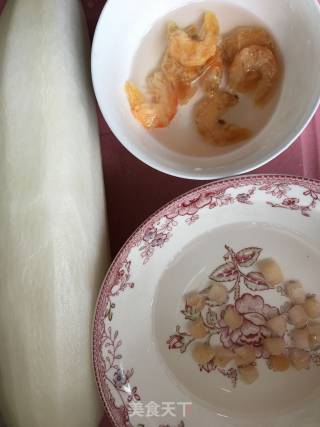 虾米干贝萝卜丝汤的做法步骤：1