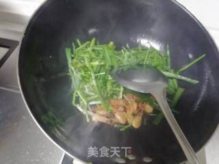 韭菜炒虾米的做法步骤：4