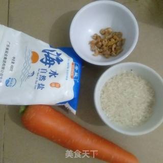 胡萝卜虾米粥的做法步骤：1