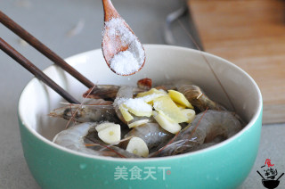 鲜虾炒面的做法步骤：3