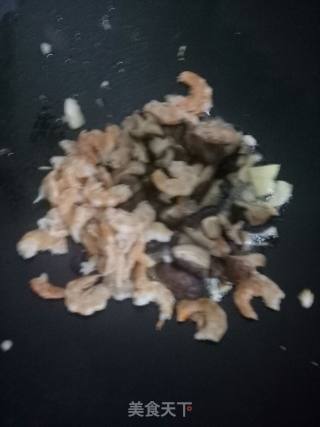 虾米香菇白菜丝炒白萝卜丝的做法步骤：5