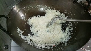 腊味糯米饭的做法步骤：2