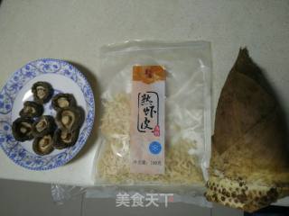 香菇虾米焖春笋的做法步骤：1