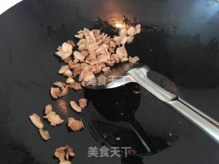 猪油渣虾仁蛋炒饭的做法步骤：2