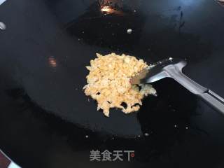 猪油渣虾仁蛋炒饭的做法步骤：3
