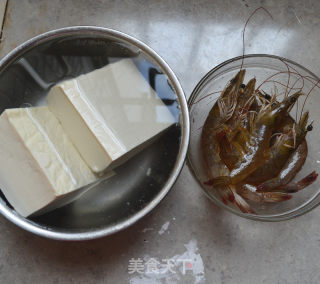 大虾焖豆腐的做法步骤：1