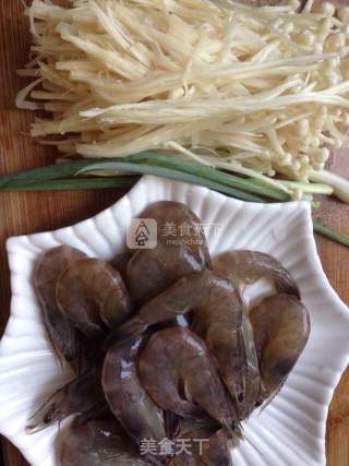 葱油大虾金针菇的做法步骤：1