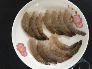 美貌的黄金凤尾虾的做法步骤：1
