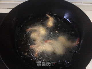 美貌的黄金凤尾虾的做法步骤：6