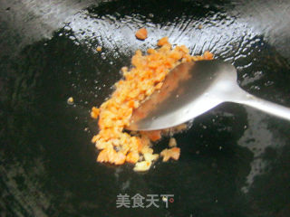 鸡蛋韭菜饺的做法步骤：1