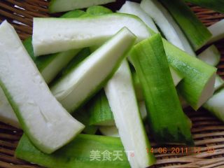 【川菜】白油丝瓜。的做法步骤：3
